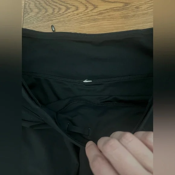 lululemon Speed Up Short Low-Rise 2.5" Lined Black Size 6 - Picture 4 of 9